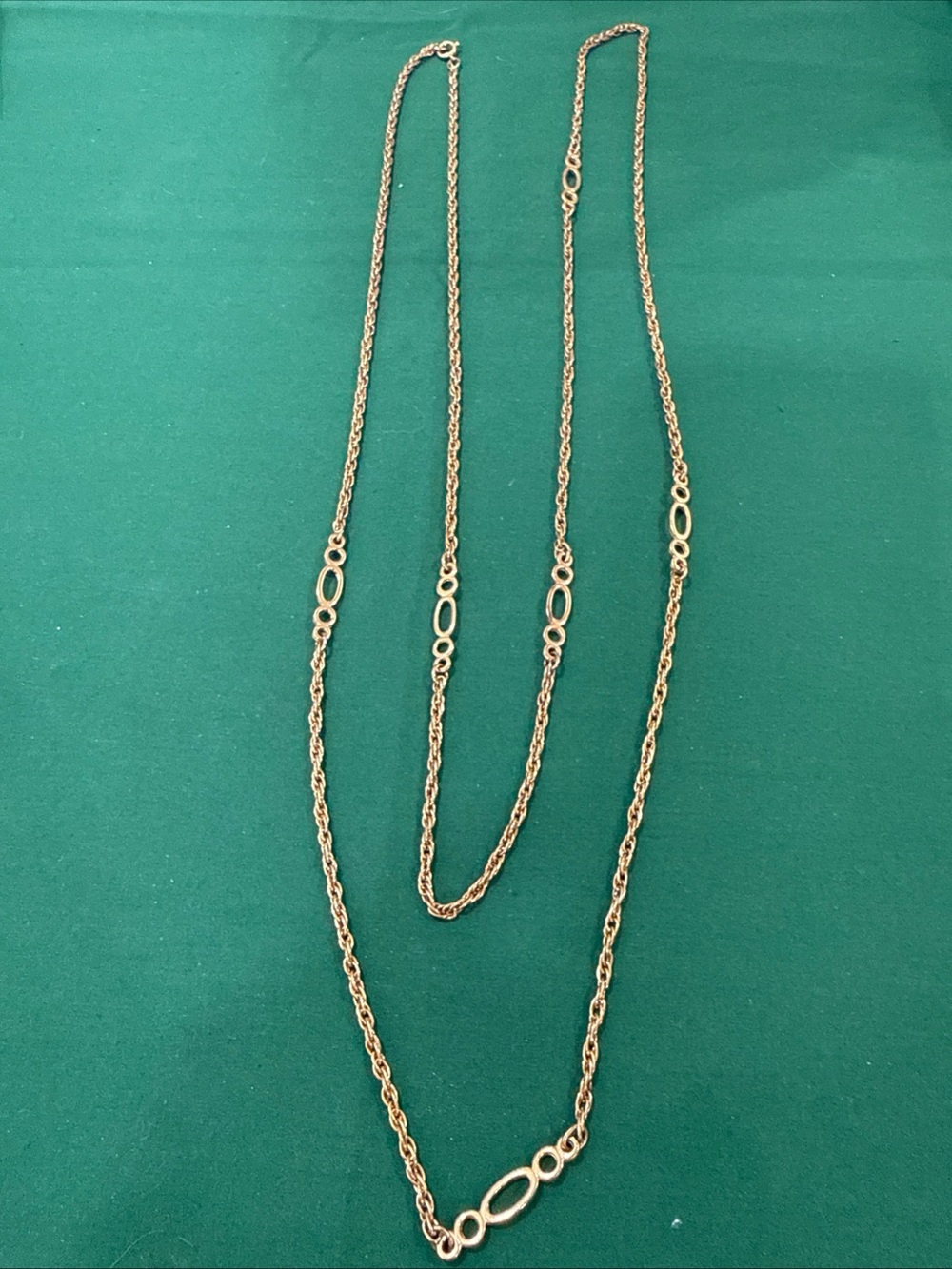 27” Goldtone Rope Chain And Link Necklace. 90F